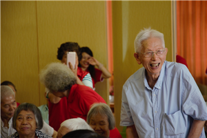 走进福利院，情暖老人心——皇家国际供应链公益行